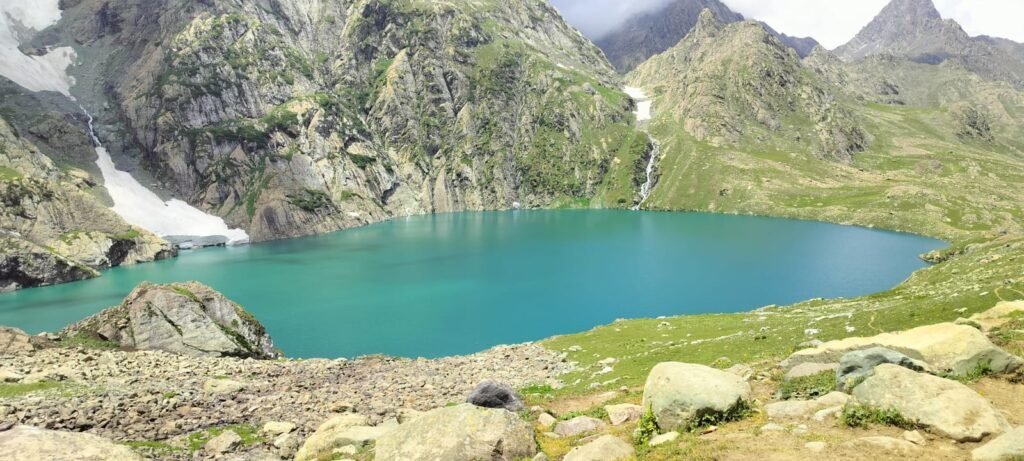 The Ultimate Guide to Kashmir's Most Spectacular Treks: A Detailed Comparison kgl